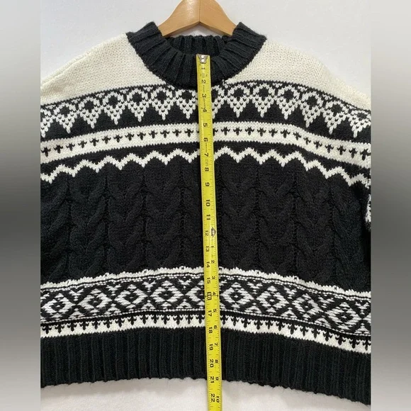 Francesca’s Black & White Pattern Mock Neck Knit Sweater L Fair Isle ST21949 - Picture 6 of 11